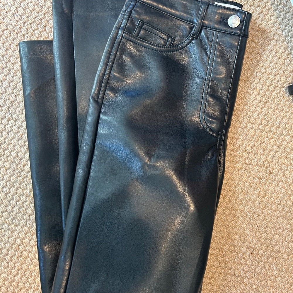 Aritzia Wilfred, The Melina™ Pant Black Vegan Leather - Size 00
